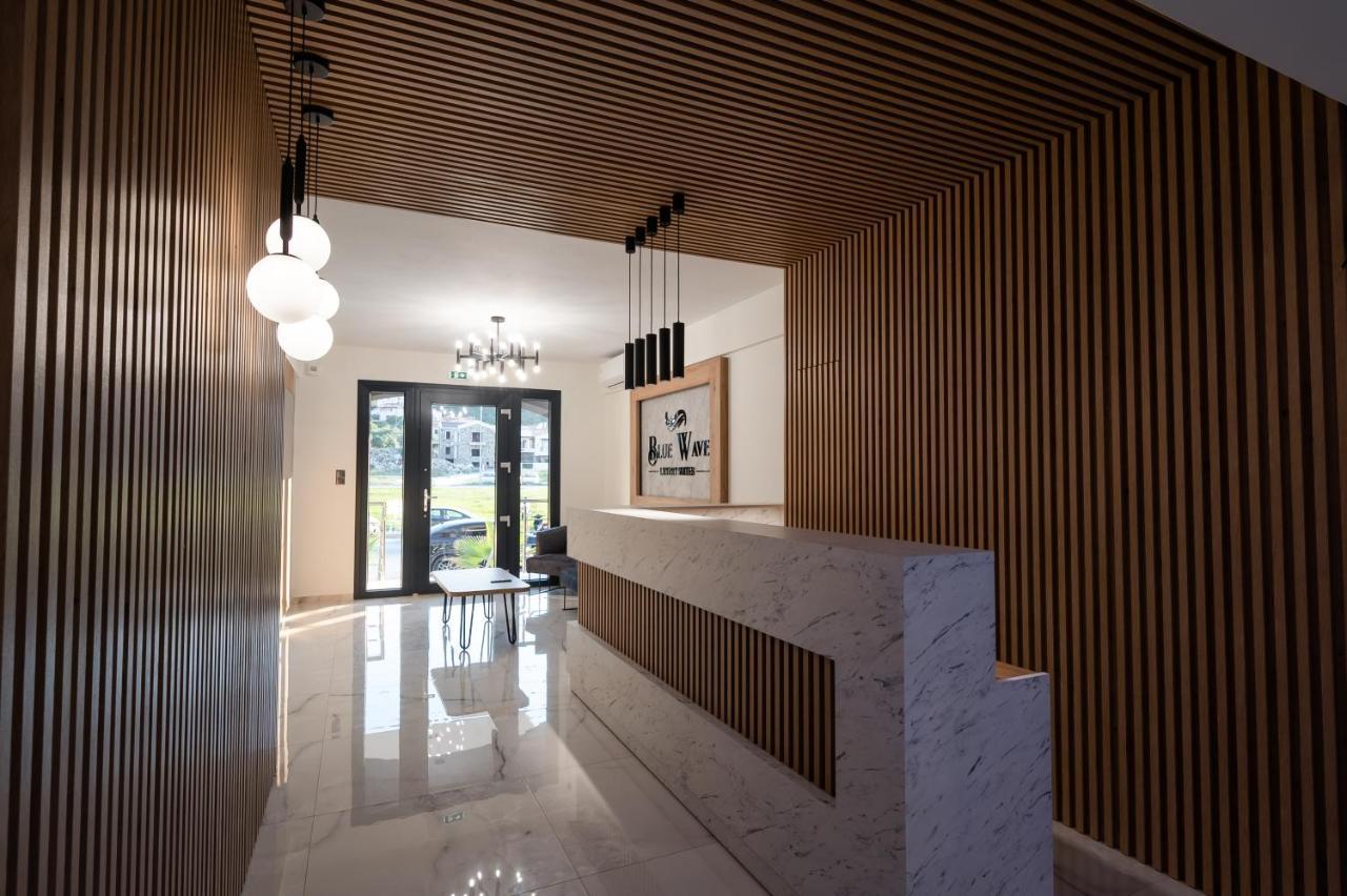 Blue Wave Luxury Suites Nea Iraklitsa Exterior photo