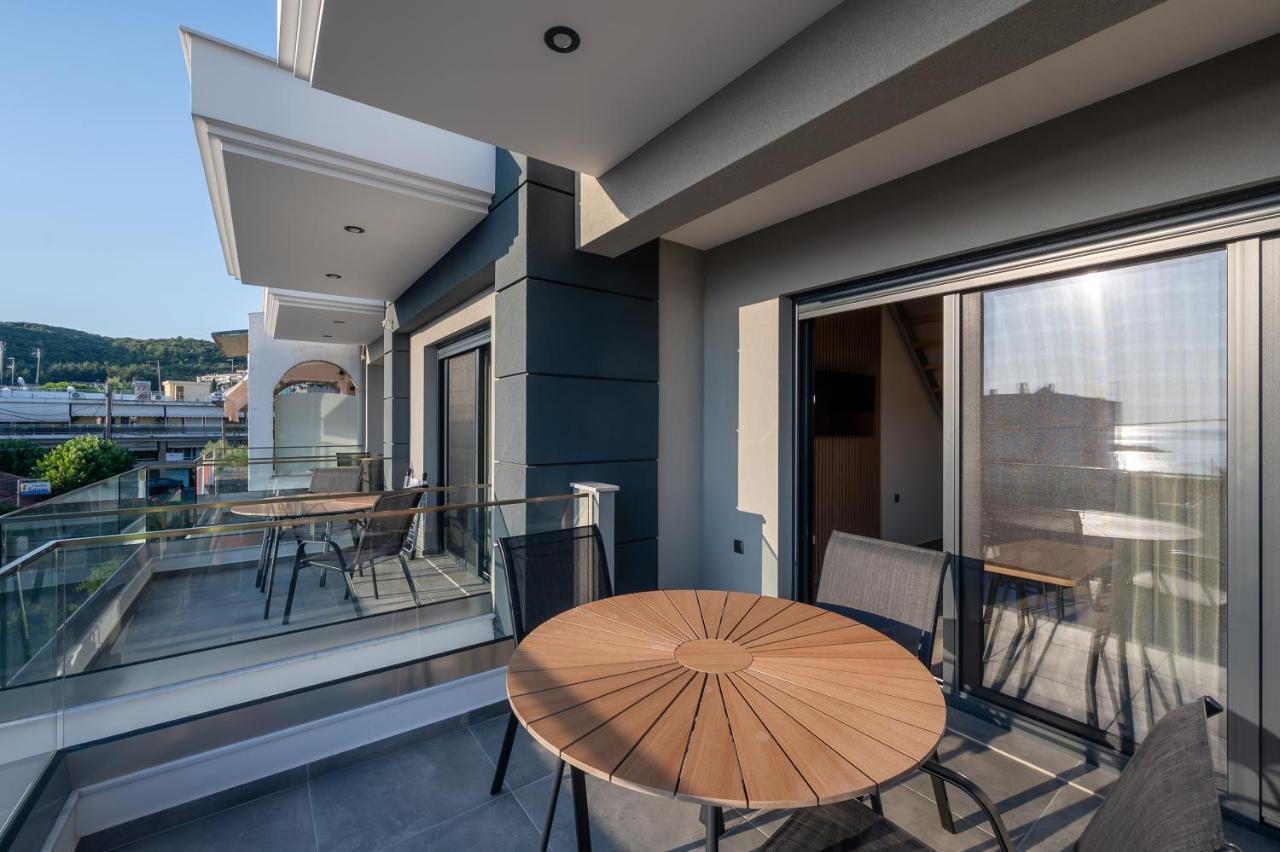 Blue Wave Luxury Suites Nea Iraklitsa Exterior photo