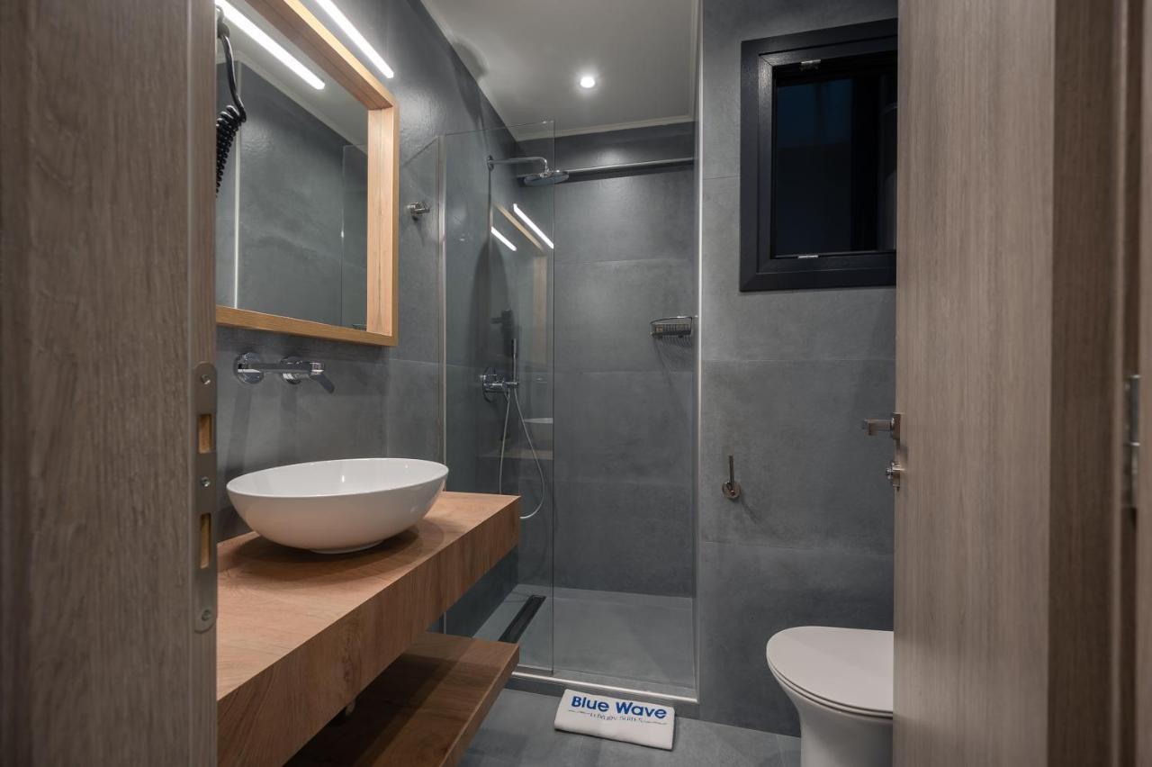 Blue Wave Luxury Suites Nea Iraklitsa Exterior photo