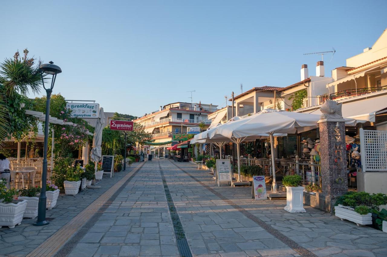 Blue Wave Luxury Suites Nea Iraklitsa Exterior photo