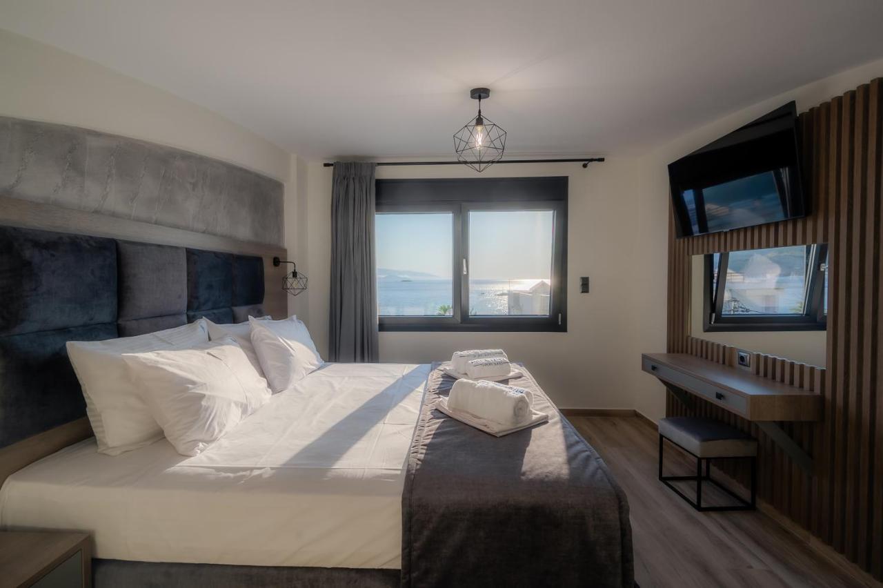 Blue Wave Luxury Suites Nea Iraklitsa Exterior photo