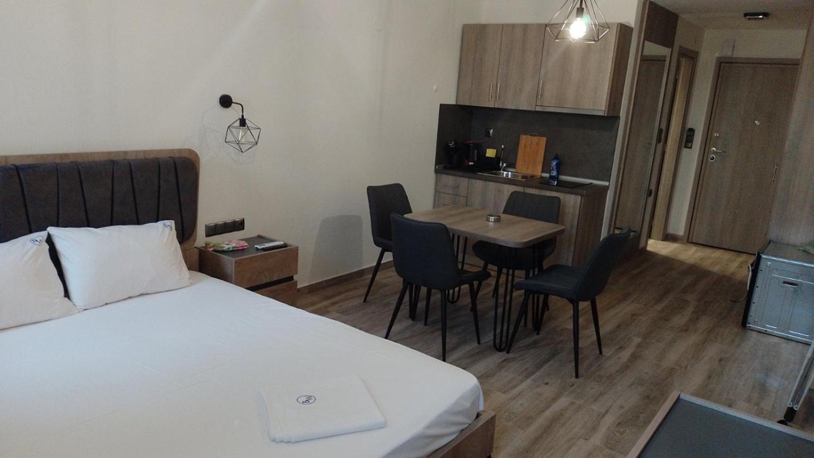 Blue Wave Luxury Suites Nea Iraklitsa Room photo